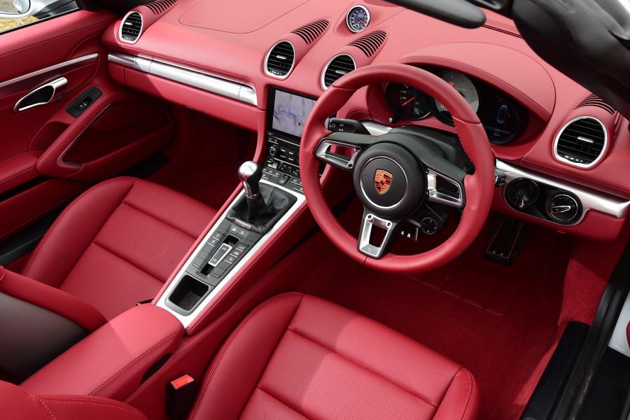  Porsche 718 Boxster S 2016 года  (UK) (фото 25 из 29)